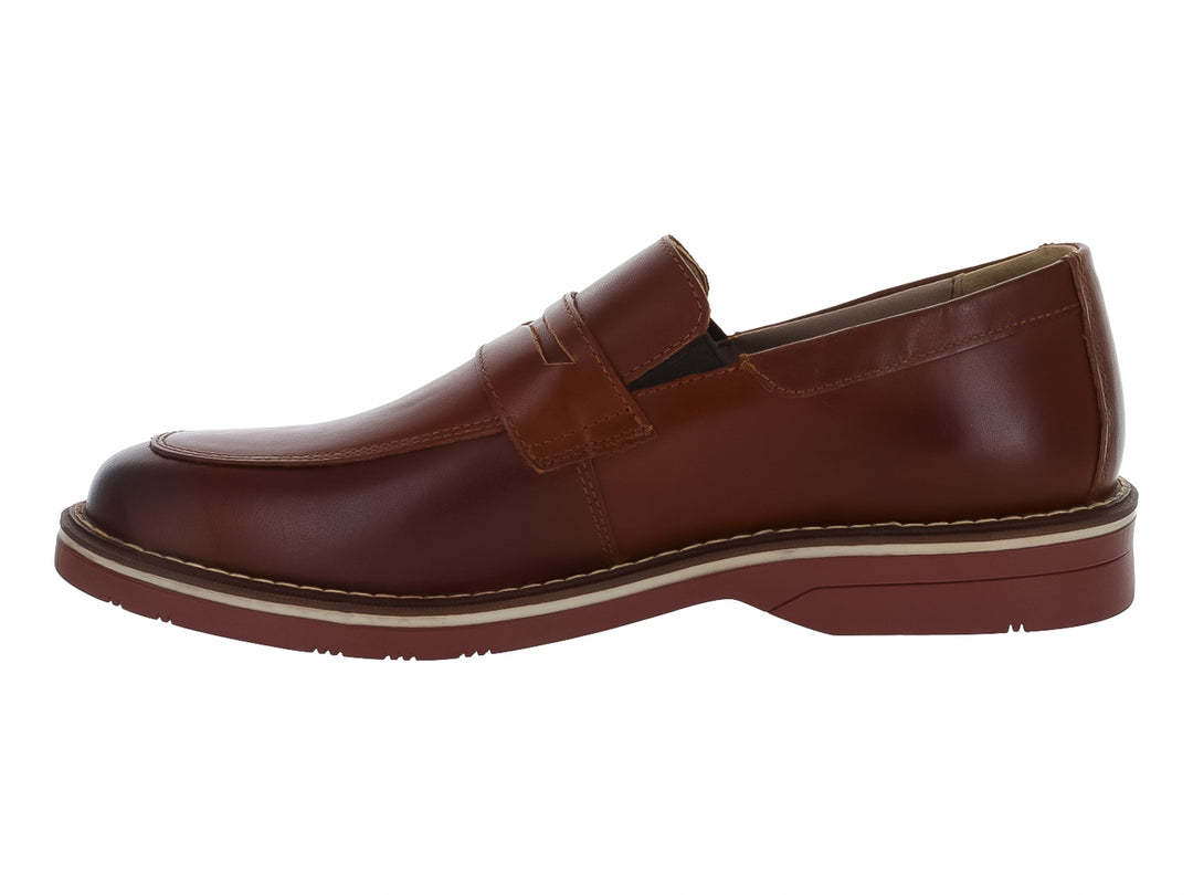 Zapato mocasín Dockers color cognac con suela blanca y marrón, diseño casual elegante para hombre.