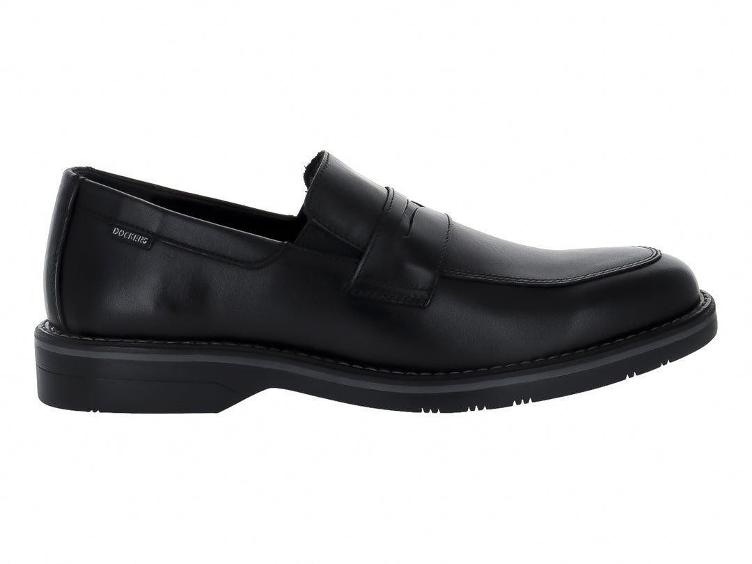 Zapato loafer color negro de la marca Dockers con acabado liso y suela negra.