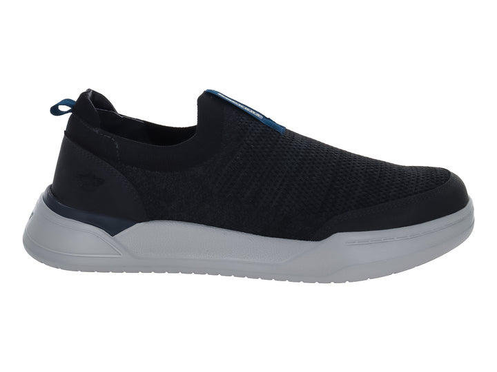 Zapato casual Dockers modelo Newport en color negro con suela gris y diseño slip-on de tela tejida.