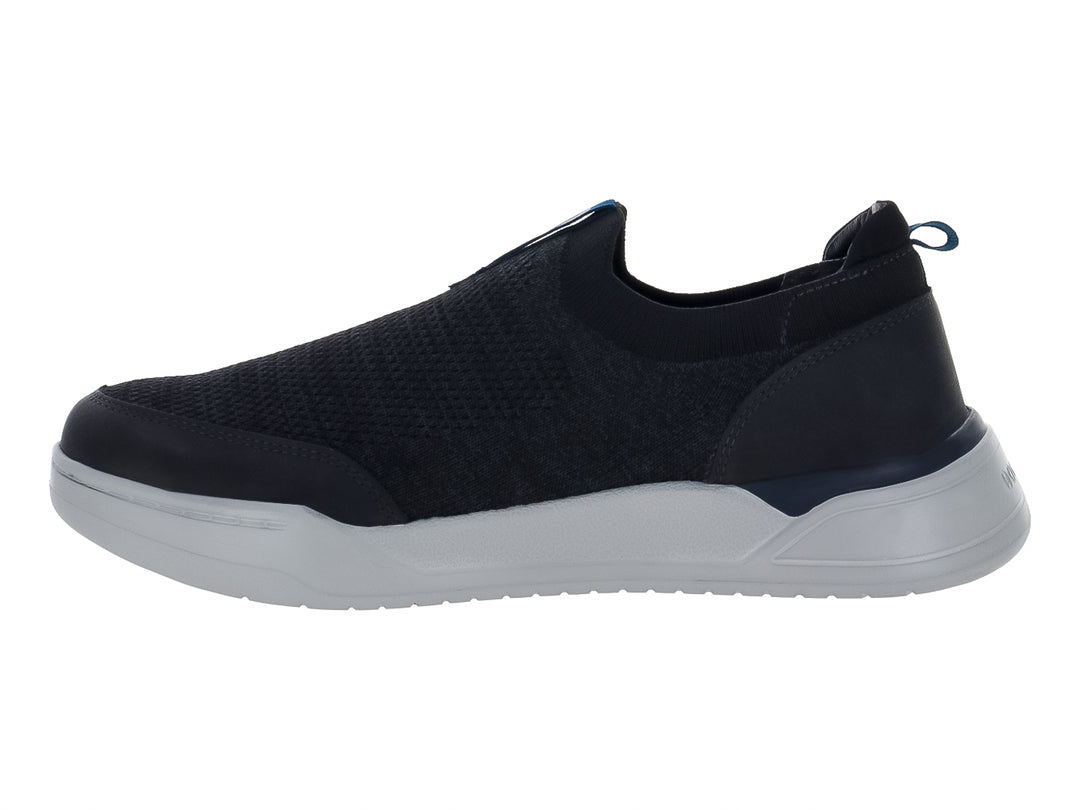 Zapato casual Dockers modelo Newport en color negro con suela gris y diseño slip-on de tela tejida.