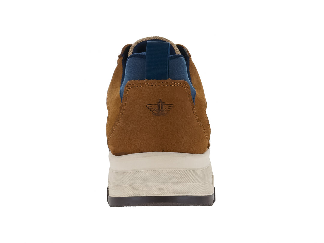 Zapato casual Dockers color café con suela blanca y detalles en azul.