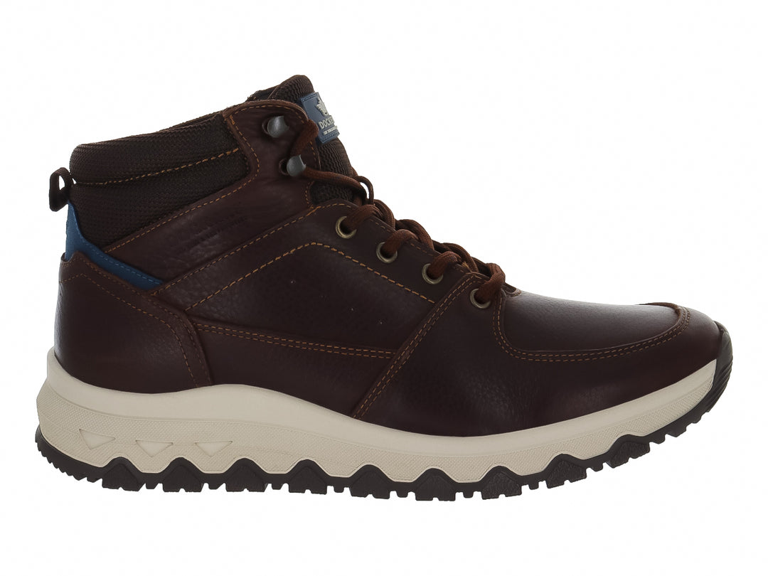 Bota casual Dockers color caoba con suela blanca dentada y detalles azules.