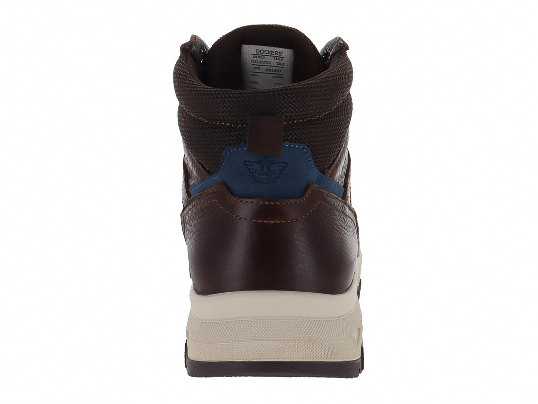 Bota casual Dockers color caoba con suela blanca dentada y detalles azules.