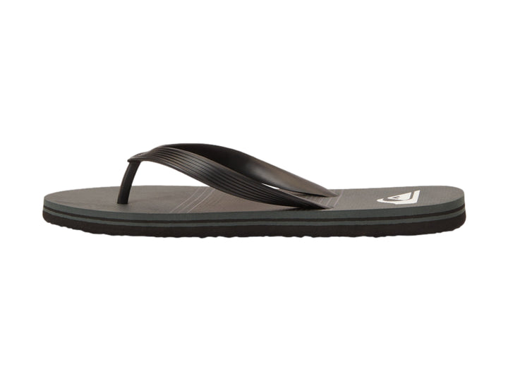 Sandalias Quiksilver de color gris oscuro con diseño plano y correa sintética.