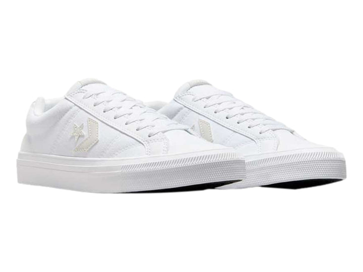 Tenis Converse deportivos casuales en color blanco total para niños.