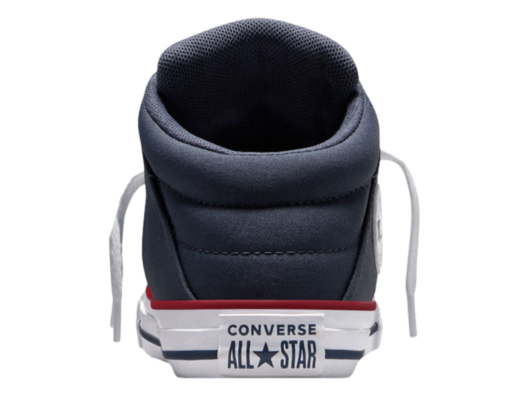 Tenis Converse Axel color azul marino con suela y agujetas blancas y detalle rojo en la entresuela.