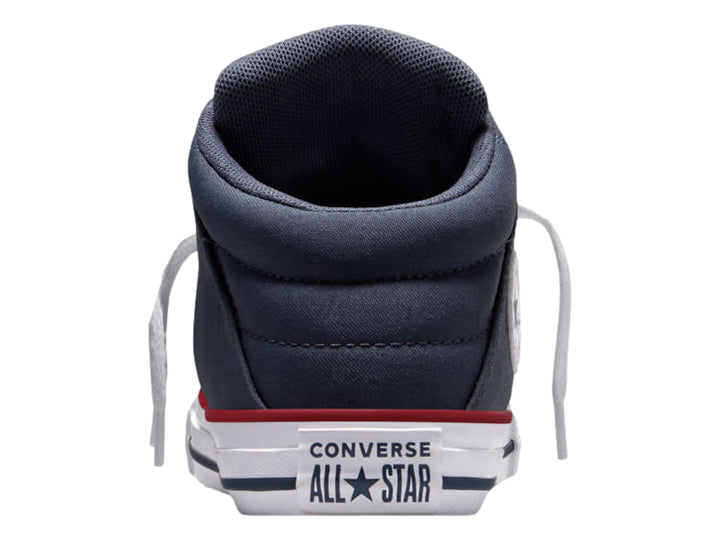 Tenis Converse Axel color azul marino con suela y agujetas blancas y detalle rojo en la entresuela.