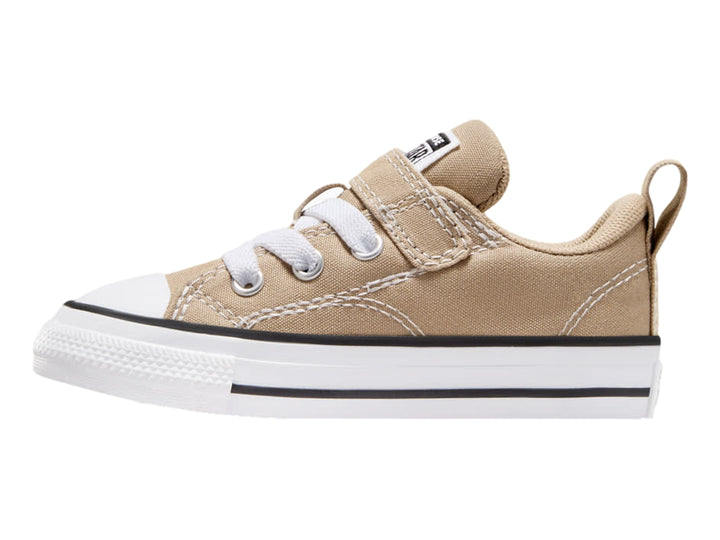 Tenis Converse color beige con suela blanca y correa de velcro para niños.
