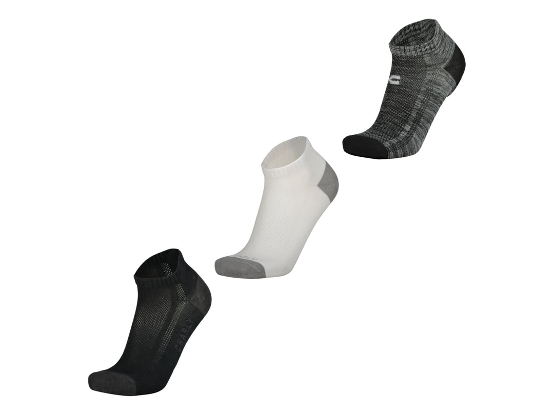 Pack de tres pares de calcetines deportivos Charly en colores negro, blanco y gris.