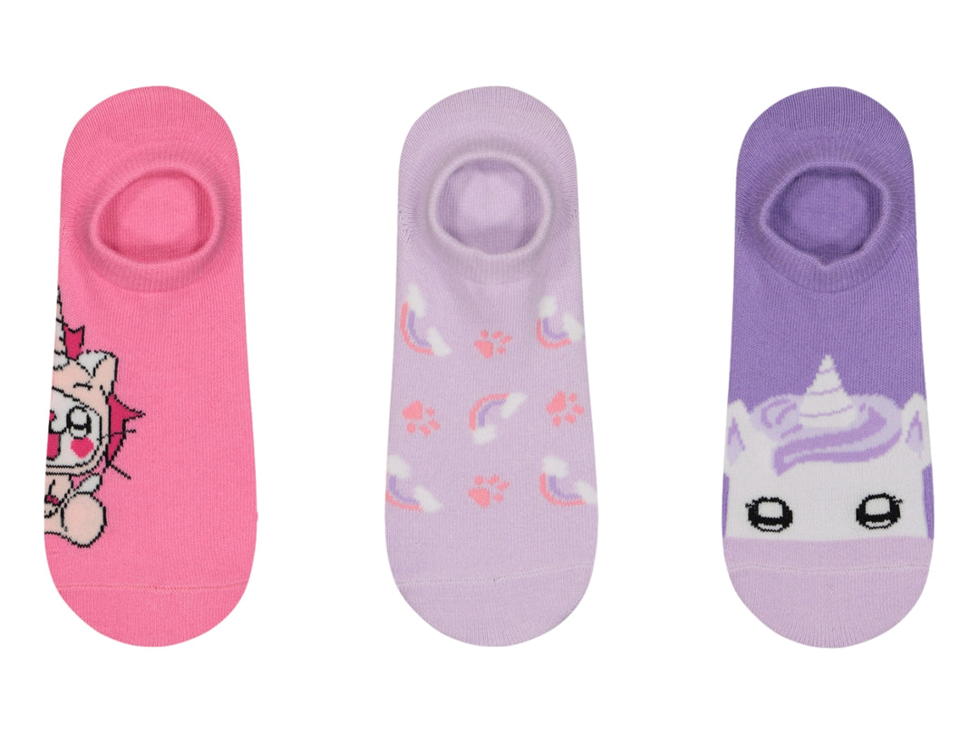 Pack de tres pares de calcetines para niña en colores rosa, lila y morado con diseños de unicornio y arcoíris.