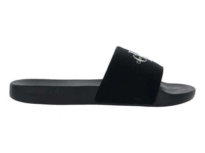 Sandalia slide color negro con logotipo blanco en la banda superior.
