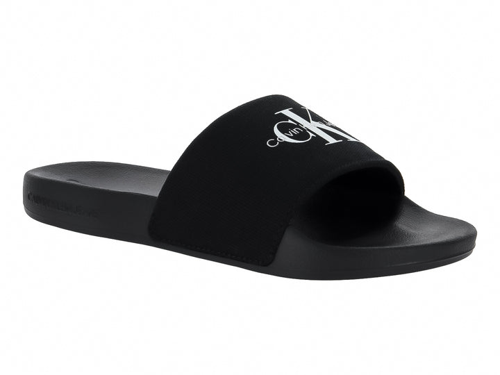 Sandalia slide color negro con logotipo blanco en la banda superior.