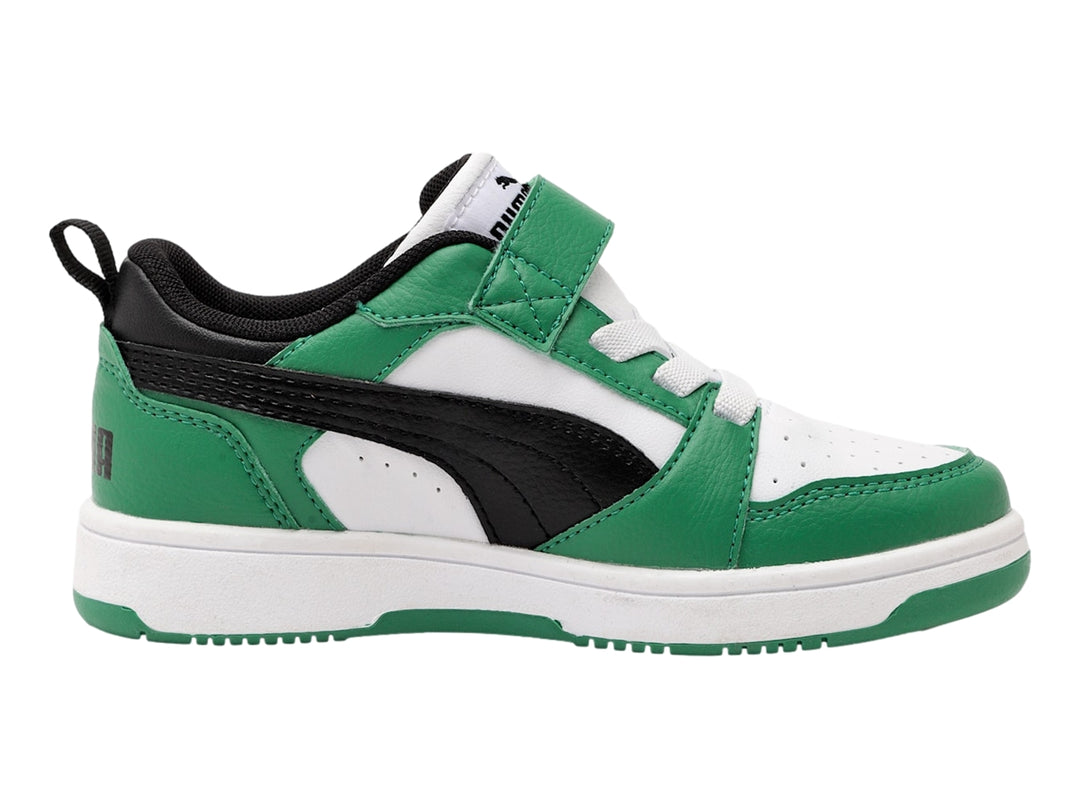 Tenis PUMA Rebound V6 Lo para Niño en colores blanco, verde y negro con cierre de velcro.