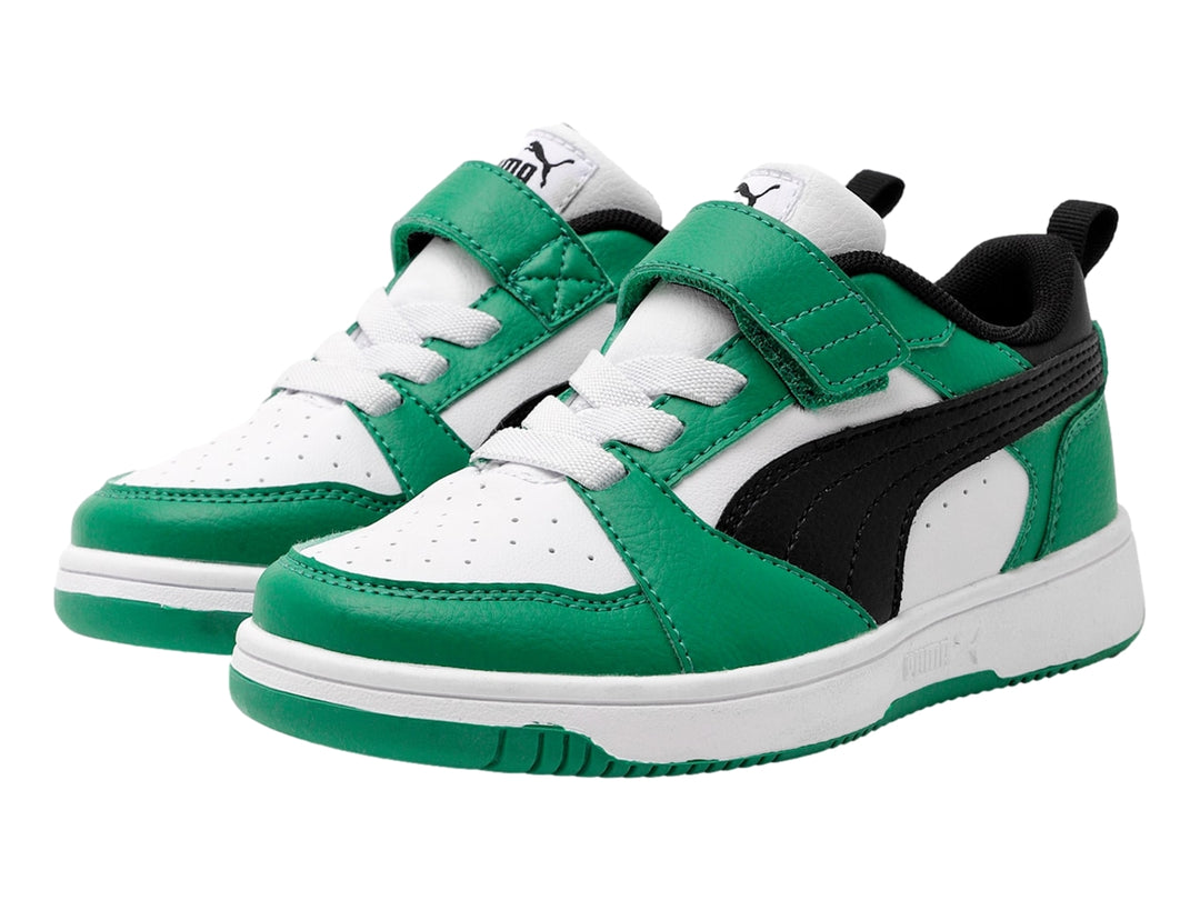 Tenis PUMA Rebound V6 Lo para Niño en colores blanco, verde y negro con cierre de velcro.