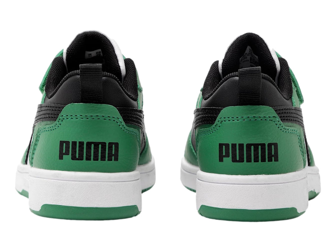 Tenis PUMA Rebound V6 Lo para Niño en colores blanco, verde y negro con cierre de velcro.