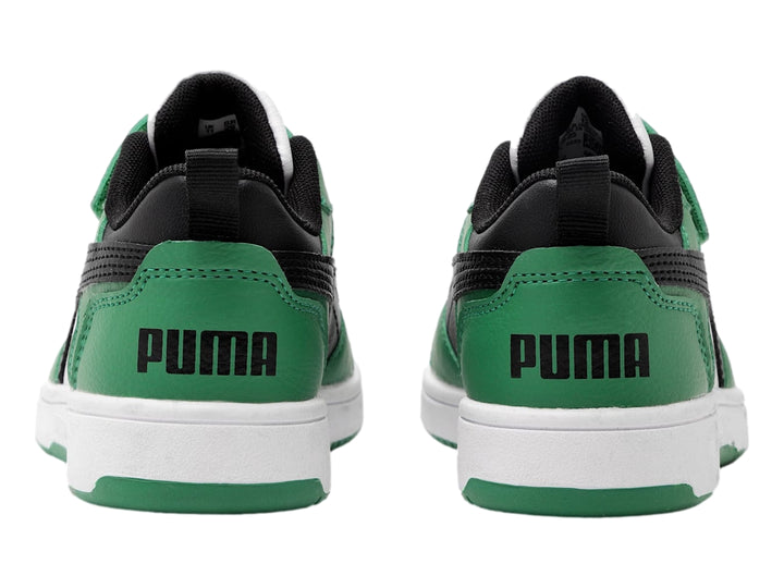 Tenis PUMA Rebound V6 Lo para Niño en colores blanco, verde y negro con cierre de velcro.