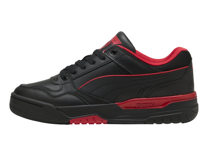 Tenis PUMA Rebound Retro en color negro con detalles en rojo y suela negra.