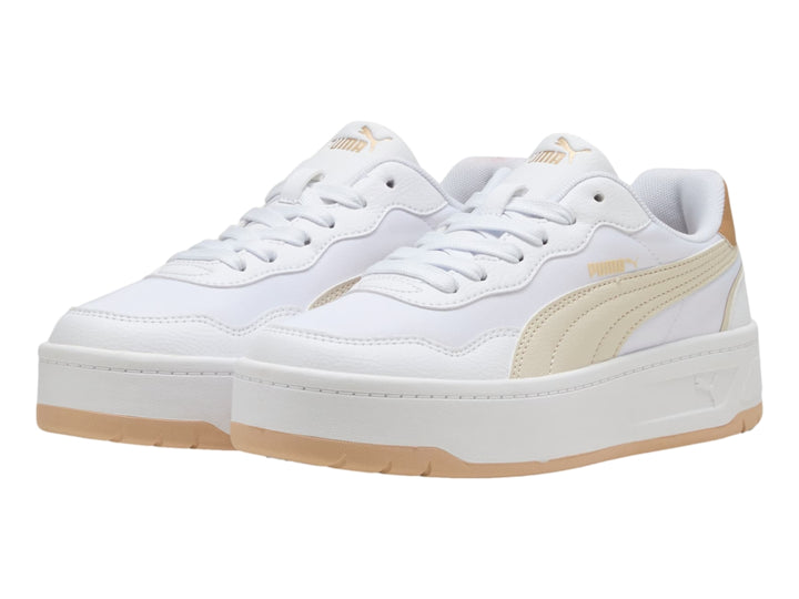 Tenis PUMA blancos con detalles en beige y dorado y suela de plataforma.