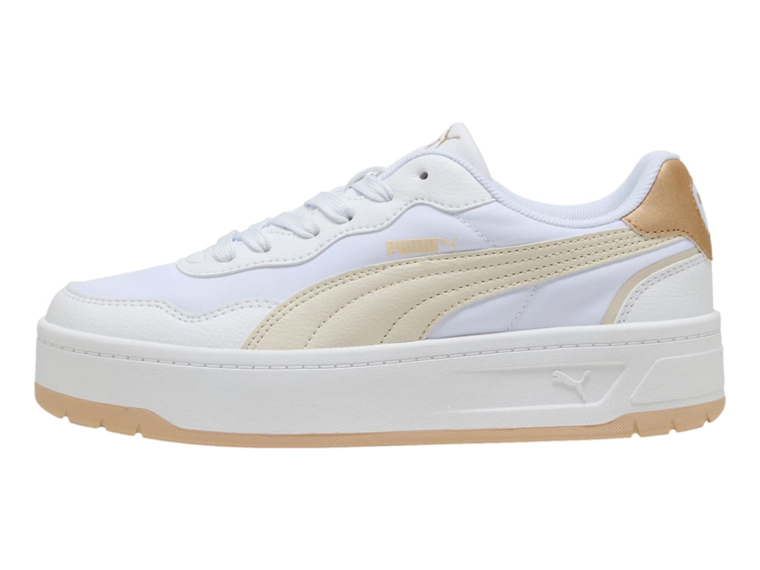 Tenis PUMA blancos con detalles en beige y dorado y suela de plataforma.