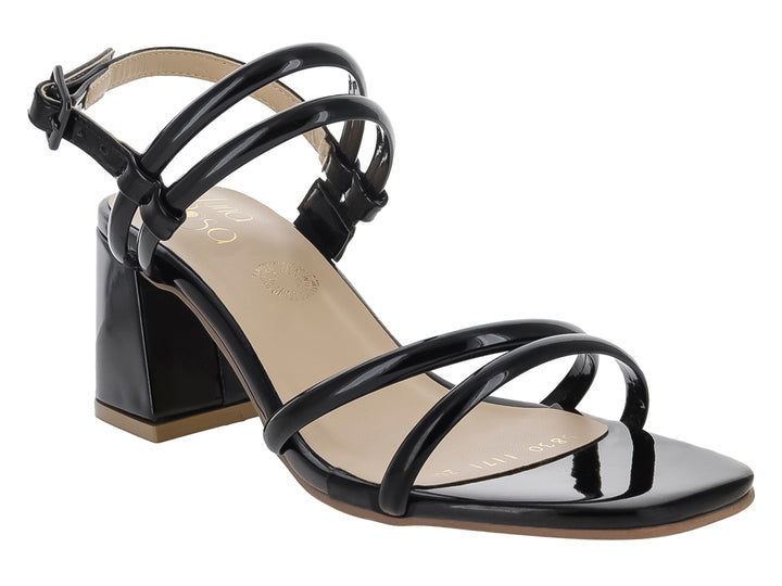 Sandalia de mujer en color negro charol con tacón cuadrado y tiras cruzadas con hebilla.