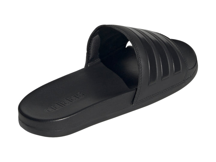 Sandalia Adidas Adilette Comfort de color negro con tres franjas en la banda superior.