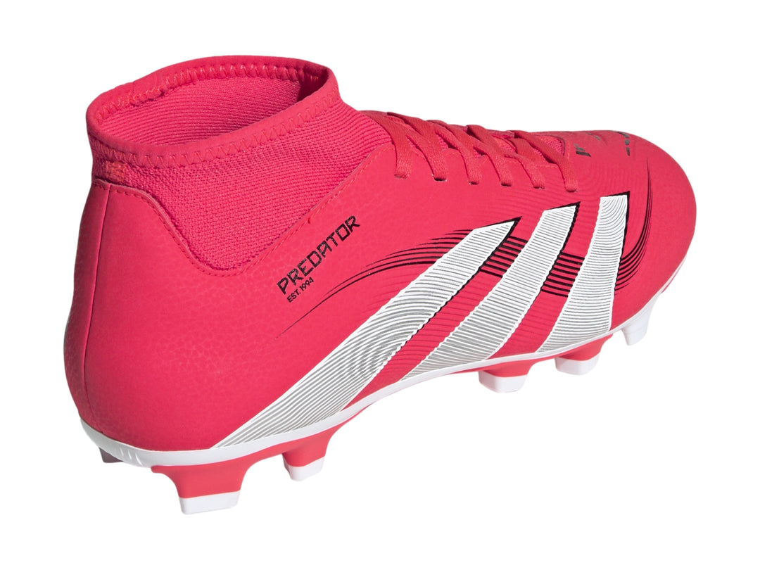 Zapato de fútbol Adidas Predator en color rojo con tres franjas blancas y diseño de cuello tipo calcetín.