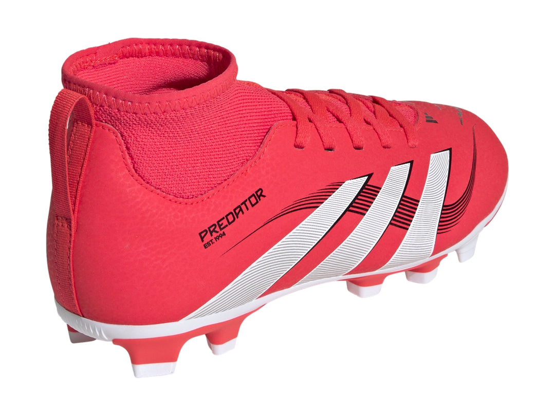 Calzado de fútbol Adidas Predator en color rojo con tres franjas blancas y diseño de cuello tipo calcetín.