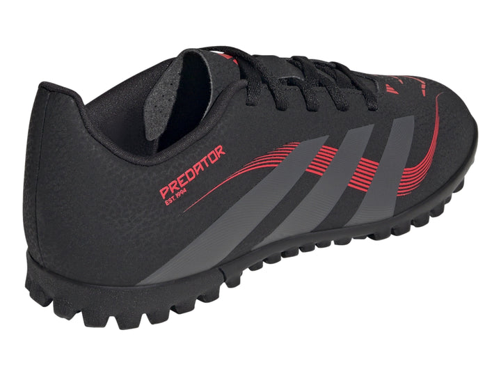 Calzado de fútbol Adidas Predator en color negro con franjas grises y detalles rojos para pasto sintético.