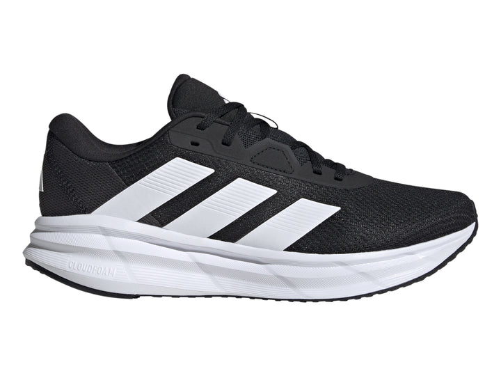 Tenis Adidas Galaxy 7 color negro con franjas y suela blanca, vista lateral.