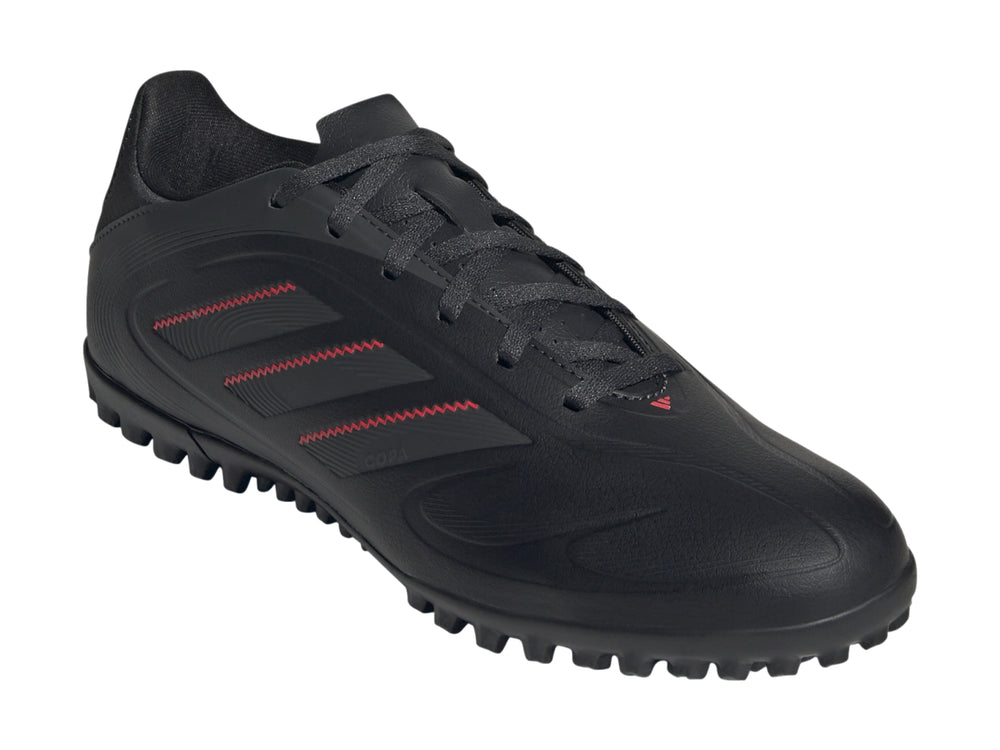 Zapato de fútbol Adidas Copa Pure 3 Club TF en color negro con detalles rojos y suela para césped sintético.