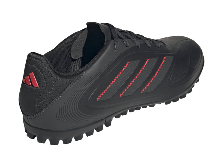 Zapato de fútbol Adidas Copa Pure 3 Club TF en color negro con detalles rojos y suela para césped sintético.