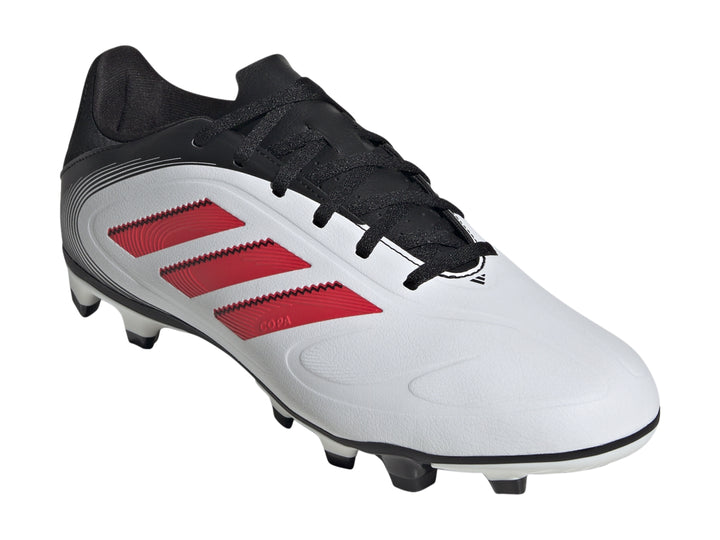 Zapato de fútbol Adidas Copa Pure 3 en color blanco con detalles en negro y franjas rojas laterales.
