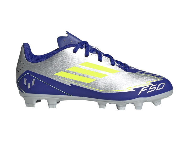 Calzado de fútbol Adidas F50 Club FG Messi en colores plata, azul y amarillo con suela de tacos.