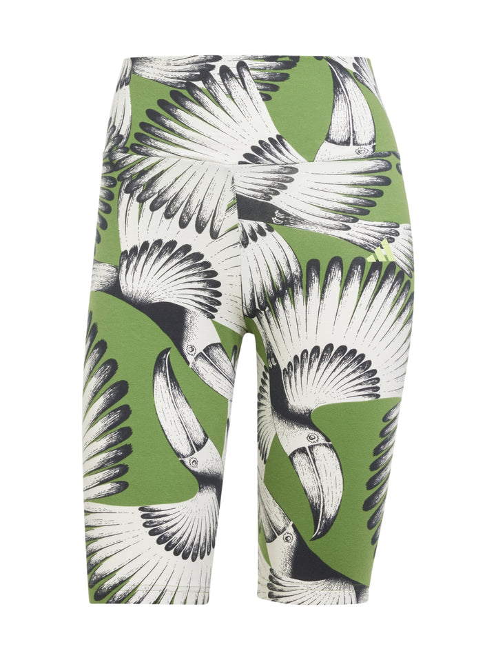 Shorts deportivos ajustados color verde y blanco con estampado de tucanes.