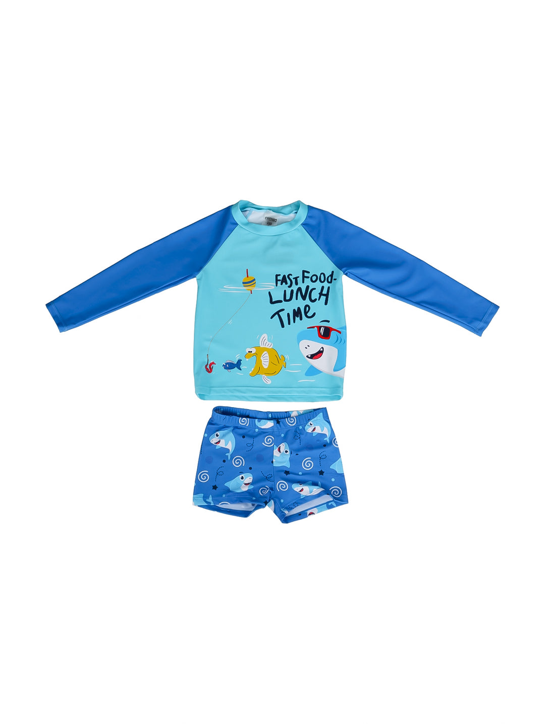 Traje de baño para niño azul de dos piezas con camiseta de manga larga y shorts con estampado de tiburones.