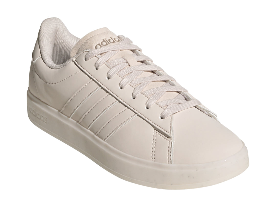 Tenis Adidas Grand Court 2.0 en color Putty Mauve con suela blanca y diseño clásico de tres franjas laterales.