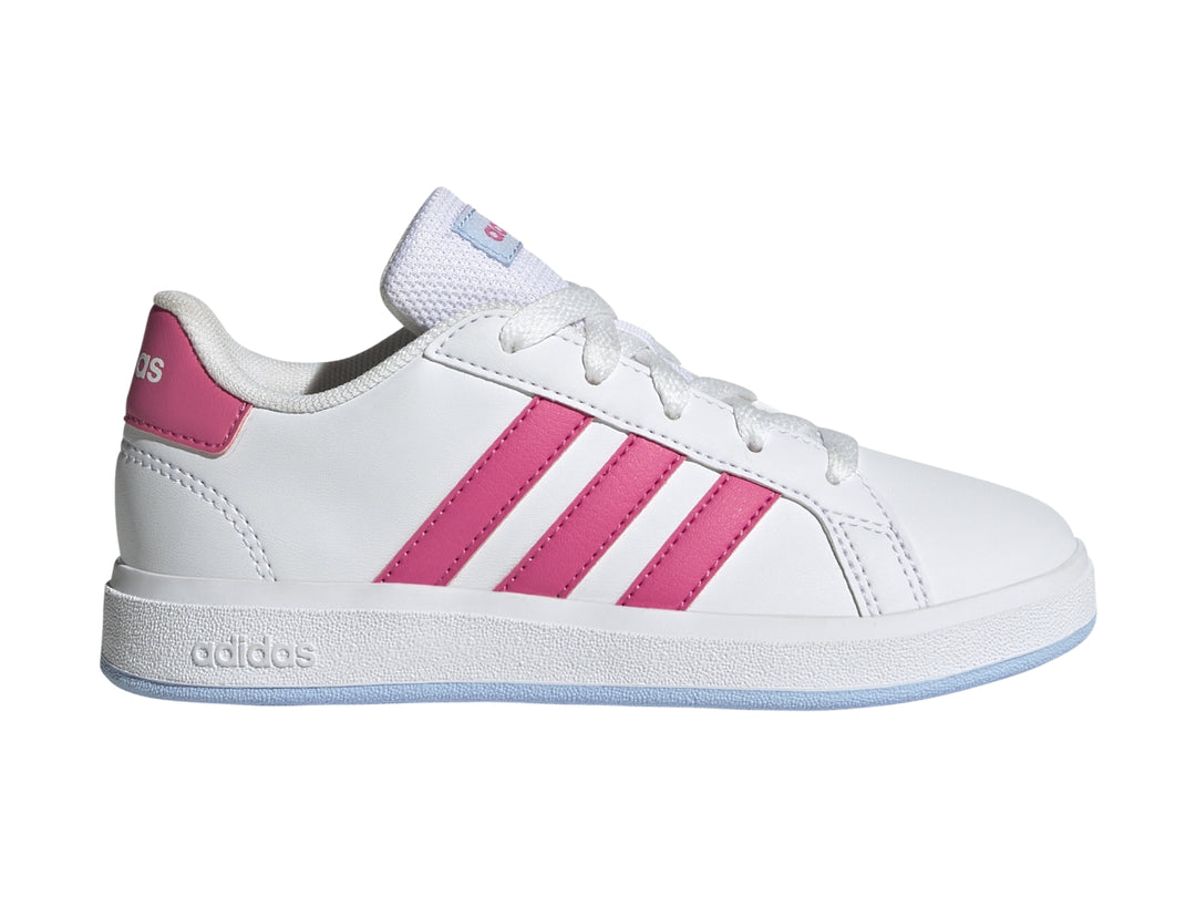 Tenis Adidas blancos con tres franjas rosas y suela blanca.