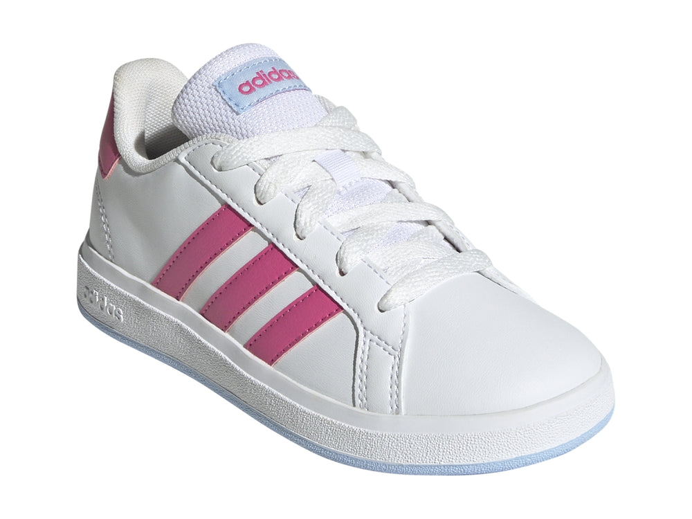 Tenis Adidas blancos con tres franjas rosas y suela blanca.