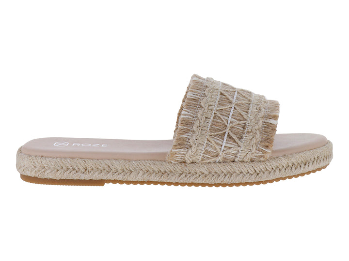 Sandalia slide color beige con correa tejida y suela de estilo espadrille.