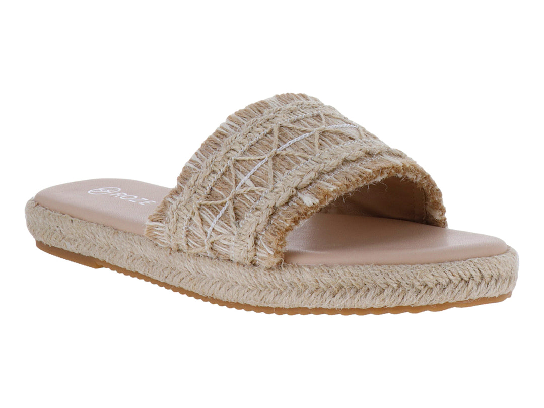 Sandalia slide color beige con correa tejida y suela de estilo espadrille.