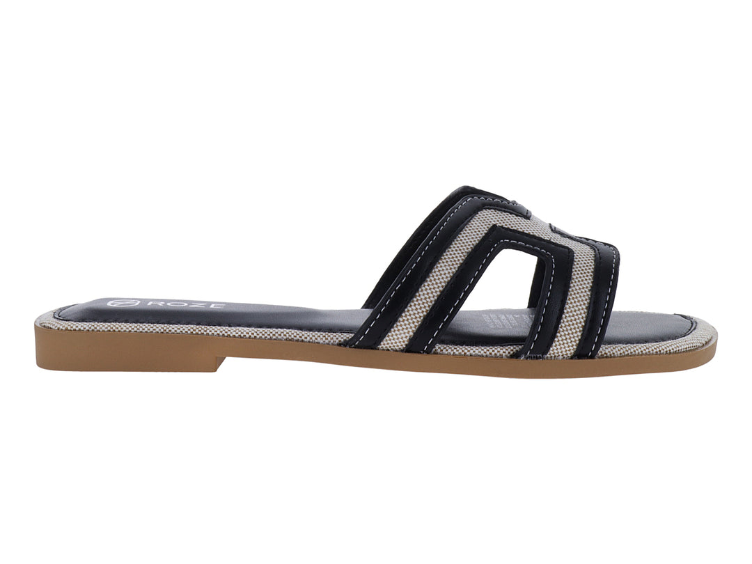 Sandalia plana ROZE en colores negro y beige con diseño de tiras transversales.