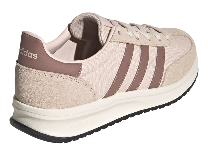 Tenis Adidas Multco Run 72 en color beige y rosa palo con suela blanca Cloudfoam.