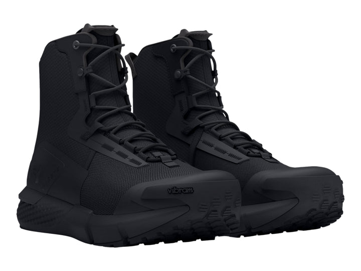 Bota táctica Under Armour de color negro con suela robusta y diseño de caña alta.