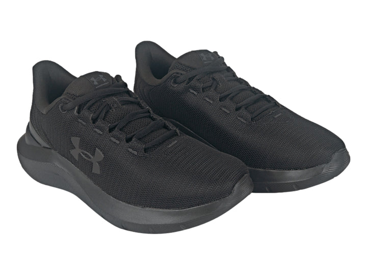 Tenis deportivos Under Armour modelo Phade RN 3 en color negro total con suela robusta y tejido transpirable.