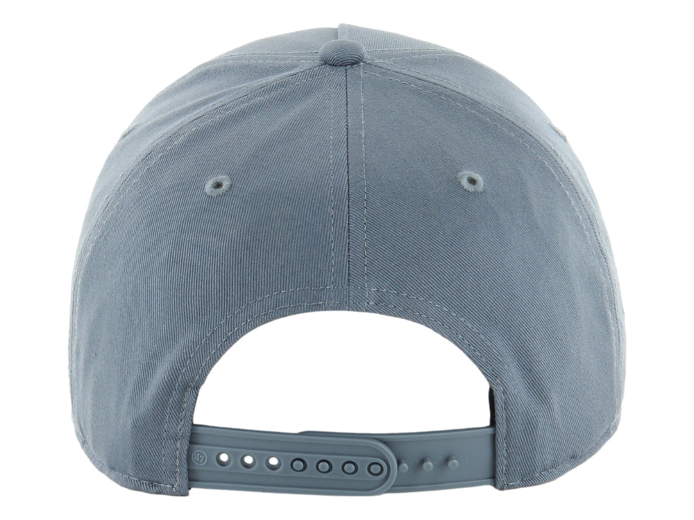 Gorra de béisbol color basalto con logotipo LA bordado en blanco.