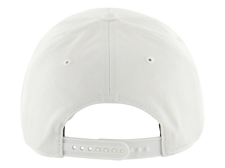 Gorra de béisbol color arena con logotipo de New York Yankees en color negro.