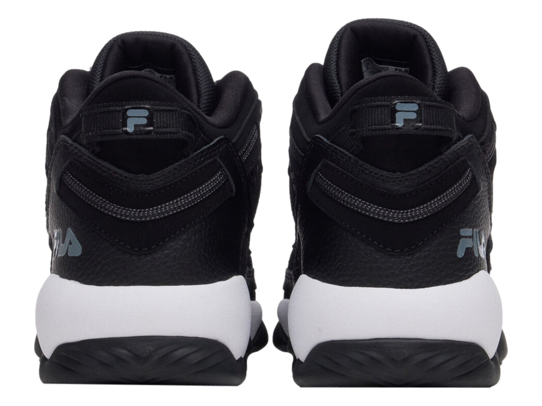 Tenis FILA Stackhouse color negro con suela blanca y cordones tipo paracord.