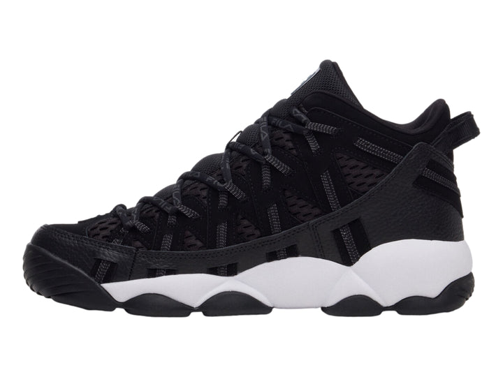 Tenis FILA Stackhouse color negro con suela blanca y cordones tipo paracord.