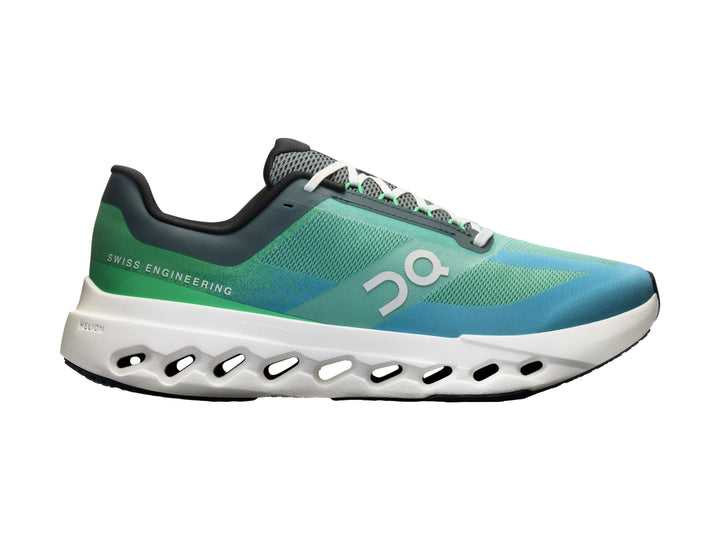 Tenis deportivos On Cloud color verde honeydew con suela blanca Ivory y diseño aerodinámico.