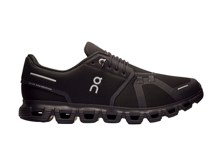 Tenis deportivos On Cloud color negro total con suela característica de nubes y tejido transpirable.